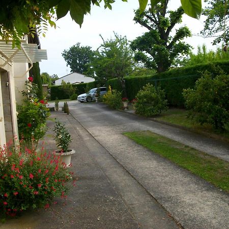 Domaine De Monein Bed and Breakfast Saint-André-de-Cubzac Exteriör bild